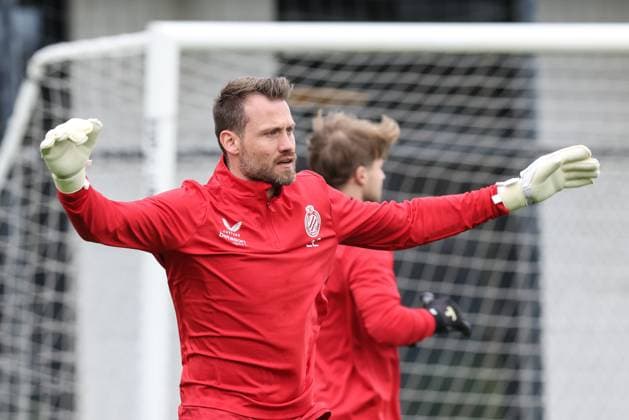 Club s goalkeeper Simon Mignolet pictured during a training session of Belgian soccer team Club Brugge, in Knokke-Heist, on Tuesday 17 February 2026. Tomorrow, Club Brugge will play against Spanish team Atletico Madrid, a first leg game in the Knockout phase play-offs of the UEFA Champions League tournament. BRUNOxFAHY  x163930643x