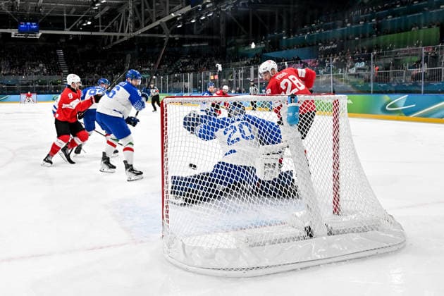 17 02 2026, Milano, Rho Ice hockey, Eishockey Arena, Winter Olympics: Switzerland - Italy (Ice Hockey), Roman Josi of Switzerland scores a goal against goalkeeper Damian Clara of Italy Milano Rho Ice Hockey Arena Lombardy Italy *** 17 02 2026, Milano, Rho Ice Hockey Arena, Winter Olympics Switzerland Italy Ice Hockey , Roman Josi of Switzerland scores a goal against goalkeeper Damian Clara of Italy Milano Rho Ice Hockey Arena Lombardy Italy Copyright: xJustPictures.ch AndreaxBrancax jp-en-AnBr-AB-DSC_737717022026