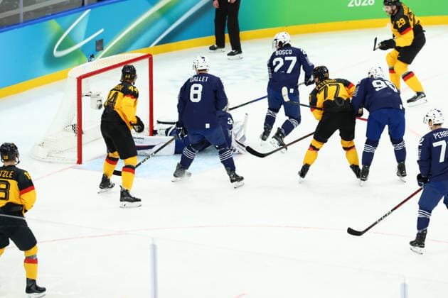 February 17, 2026, Milan, Lombardy, Italy: LEON DRAISATL of Germany scores his side s first goal in the Play-off game between Team Germany and Team France at the Milano Cortina 2026 Olympic Games, Olympische Spiele, Olympia, OS Olympics 2026: Milano Cortina: Ice hockey, Eishockey Men: GER:FRA  - ZUMAc179 20260217_oly_c179_022 Copyright: xMickaelxChavetx