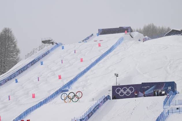 2026 WINTER Olympic Games, Olympische Spiele, Olympia, OS A general view as heavy snow causes the cancellation of the Women™s Aerial qualifications at the Livigno Aerials and Moguls Park, on day 11 of the 2026 Milano Cortina Winter Olympic Games in Italy, Tuesday, February 17, 2026. ( NO ARCHIVING, EDITORIAL USE ONLY LIVIGNO SONDRIO ITALY  Copyright: xDANxHIMBRECHTSx 20260217156366073242