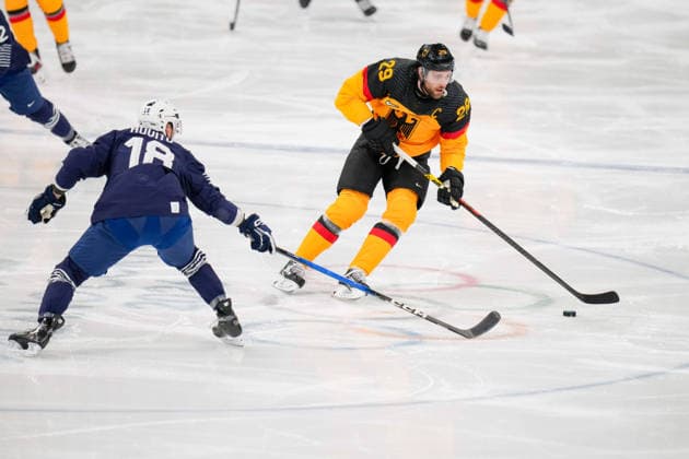 Yohann Auvitu (France) und Leon Draisaitl (Germany) battle for the puck during the Ice hockey, Eishockey Men - Qualification Play-off match between Germany v France on day eleven of the Milano Cortina 2026 Winter Olympic Games, Olympische Spiele, Olympia, OS at Milano Santagiulia IHO Ice Hockey Arena on February 17, 2026 in Milan, Italy. (Photo by Alex Gottschalk DeFodi Images) - *** Yohann Auvitu France and Leon Draisaitl Germany battle for the puck during the Ice Hockey Men Qualification Play off match between Germany v France on day eleven of the Milano Cortina 2026 Winter Olympic games at Milano Santagiulia IHO Ice Hockey Arena on February 17, 2026 in Milan, Italy Photo by Alex Gottschalk DeFodi Images