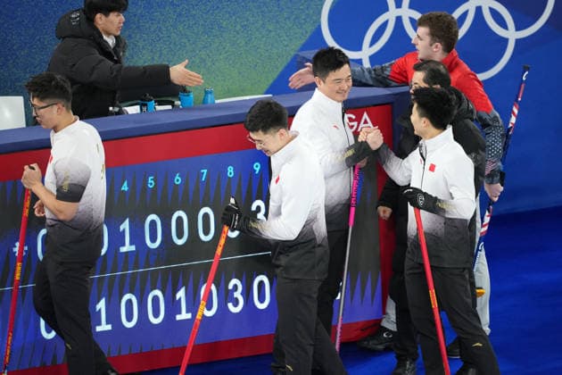 (260217) -- CORTINA D AMPEZZO, Feb. 17, 2026 -- Xu Xiaoming (4th R) of China celebrates with teamamte after the curling men s round robin session 9 match between China and the United States at the 2026 Milan-Cortina Winter Olympics in Cortina, Italy, Feb. 17, 2026. ) (MICO2026)ITALY-CORTINA D AMPEZZO-OLYMPIC Winter games, Winterspiele,Spiele, Summer games CURLING-MEN-ROUND ROBIN-CHN VS USA LixGang 