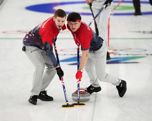 (260217) -- CORTINA D AMPEZZO, Feb. 17, 2026 -- Ben Richardson (L) and Aidan Oldenburg of the United States compete during the curling men s round robin session 9 match between China and the United States at the 2026 Milan-Cortina Winter Olympics in Cortina, Italy, Feb. 17, 2026. ) (MICO2026)ITALY-CORTINA D AMPEZZO-OLYMPIC Winter games, Winterspiele,Spiele, Summer games CURLING-MEN-ROUND ROBIN-CHN VS USA LixGang 