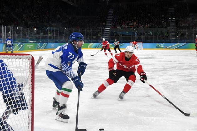 GIOCHI OLIMPICI - Olimpiadi Invernali Milano-Cortina 2026 - Ice hockey, Eishockey Gregory di Tomaso (Italy) against Ken Jager (Suisse) during Ice Hockey, Olympic Winter games, Winterspiele,Spiele, Summer games Milano-Cortina 2026 in Milano, Italy, February 17 2026 Cortina D Ampezzo Italy  Copyright: xIPAxSport ABACAx