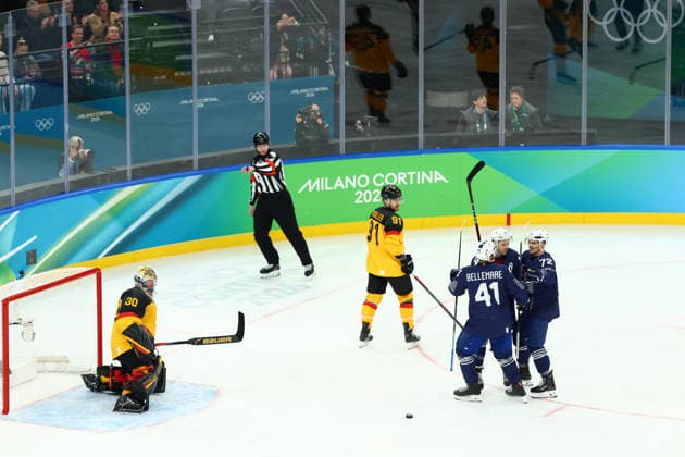 February 17, 2026, Milan, Lombardy, Italy: PIERRE-EDOUARD BELLEMARE 41 of Team France scores his side s first goal during the Play-off game between Team Germany and Team France at the Milano Cortina 2026 Olympic Games, Olympische Spiele, Olympia, OS Olympics 2026: Milano Cortina: Ice hockey, Eishockey Men: GER:FRA  - ZUMAc179 20260217_oly_c179_035 Copyright: xMickaelxChavetx