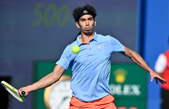 ATP, Tennis Herren QATAR EXXONMOBIL OPEN-ROUND OF 32 Moez Echargui of Tunisia competes against Stefanos Tsitsipas of Greece in the Round of 32 at the ATP men s Qatar ExxonMobil Open 2026 tennis tournament at the Khalifa International Tennis Complex in Doha, Qatar, on February 17, 2026. DOHA Qatar Copyright: xNOUSHADx