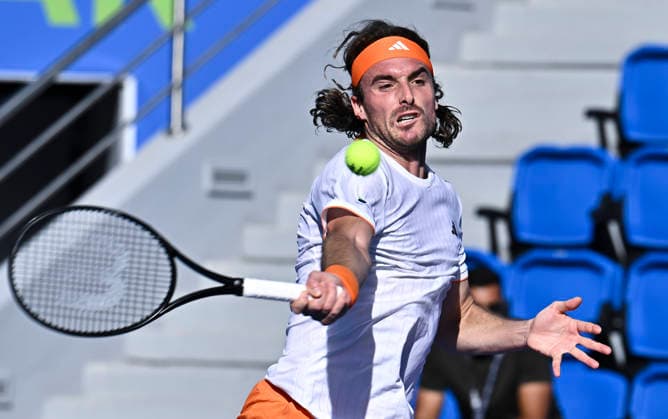 ATP, Tennis Herren QATAR EXXONMOBIL OPEN-ROUND OF 32 Stefanos Tsitsipas of Greece competes against Moez Echargui of Tunisia in the Round of 32 at the ATP men s Qatar ExxonMobil Open 2026 tennis tournament at the Khalifa International Tennis Complex in Doha, Qatar, on February 17, 2026. DOHA Qatar Copyright: xNOUSHADx