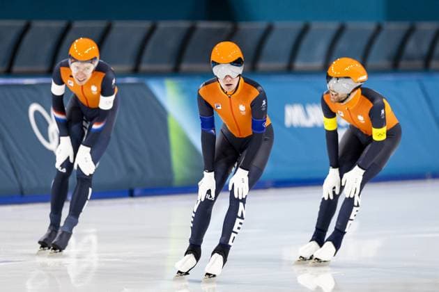 MILAN - Jorrit Bergsma, Stijn van de Bunt, and Chris Huizinga in action during the semifinals of the men s team pursuit long track Speed skating, Eisschnelllauf event at the Milano Speed Skating Stadium at the Milan Winter Olympics. ROBIN VAN LONKHUIJSEN ANP xVIxANPxSportx xxANPxIVx 550982440 originalFilename: 550982440.jpg