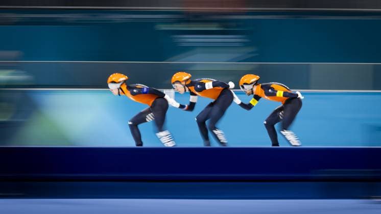MILAN - Jorrit Bergsma, Stijn van de Bunt, and Chris Huizinga in action during the semifinals of the men s team pursuit long track Speed skating, Eisschnelllauf event at the Milano Speed Skating Stadium at the Milan Winter Olympics. SEM VAN DER WAL ANP xVIxANPxSportx xxANPxIVx 550982775 originalFilename: 550982775.jpg