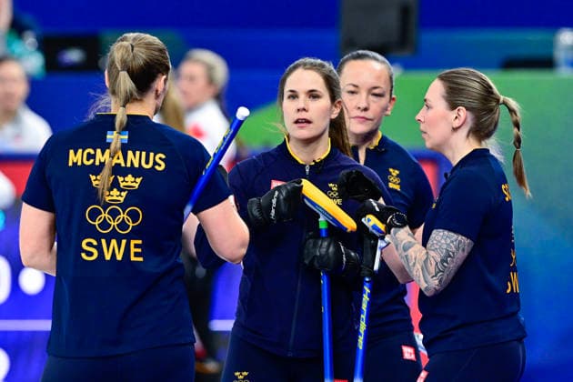 CORTINA, ITALY 20260217 Sara McManus, Anna Hasselborg, Agnes Knochenhauer and Sofia Scharback of team Hasselborg during the women s group stage match, round 9, between Sweden and Canada in the Olympic curling in Cortina. *** The image is included in the SPORTS PACKAGE. For others PAYMENT IMAGE *** CORTINA ITALY x10030x *** CORTINA, ITALY 20260217 Sara McManus, Anna Hasselborg, Agnes Knochenhauer and Sofia Scharback of team Hasselborg during the women s group stage match, round 9, between Sweden and Canada in the Olympic curling in Cortina The image is included in the SPORTS PACKAGE For others PAYMENT IMAGE CORTINA ITALY x10030x  Copyright: xJonasxEkströmer TTx 2026 OLYMPICS WOMEN S CURLING SWEDEN-CANADA