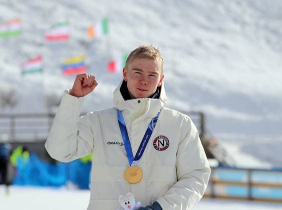 Olympische Winterspiele, Olympia, Nordische Kombination, Individual Gundersen Large Hill 10km, Langlauf, Val di Fiemme, Tesero OFTEBRO Jens Luraas (NOR) mit der Goldmedaille bei der Siegerehrung, Jubel, Freude, Olympiasieger *** Olympic Winter Games, Olympics, Nordic combined, Individual Gundersen Large Hill 10km, cross-country skiing, Val di Fiemme, Tesero OFTEBRO Jens Luraas NOR with the gold medal at the award ceremony, jubilation, joy, Olympic champion