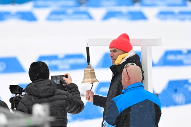 ANTERSELVA, ITALY 20260217 Jürgen Klopp rings the bell before the final lap of the men s biathlon relay, 4x7.5km, in Anterselva during the Winter Olympics in Milan Cortina, Italy. *** The image is included in the SPORTS PACKAGE. For others PAYMENT IMAGE *** ANTERSELVA ITALY x10050x *** ANTERSELVA, ITALY 20260217 Jürgen Klopp rings the bell before the final lap of the men s biathlon relay, 4x7 5km, in Anterselva during the Winter Olympics in Milan Cortina, Italy The image is included in the SPORTS PACKAGE For others PAYMENT IMAGE ANTERSELVA ITALY x10050x  Copyright: xPontusxLundahl TTx 2026 OLYMPICS MEN S BI-SHOOTING RELAY