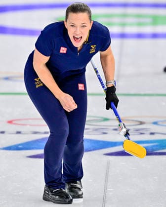 CORTINA, ITALY 20260217 Agnes Knochenhauer of team Hasselborg during the women s group stage match, round 9, between Sweden and Canada in the Olympic curling in Cortina. *** The image is included in the SPORTS PACKAGE. For others PAYMENT IMAGE *** CORTINA ITALY x10030x *** CORTINA, ITALY 20260217 Agnes Knochenhauer of team Hasselborg during the women s group stage match, round 9, between Sweden and Canada in the Olympic curling in Cortina The image is included in the SPORTS PACKAGE For others PAYMENT IMAGE CORTINA ITALY x10030x  Copyright: xJonasxEkströmer TTx 2026 OLYMPICS WOMEN S CURLING SWEDEN-CANADA
