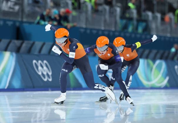 (260217) -- MILAN, Feb. 17, 2026 -- Joy Beune, Marijke Groenewoud and Antoinette Rijpma-de Jong of the Netherlands compete during the Speed skating, Eisschnelllauf women s team pursuit semifinal between Japan and the Netherlands at the Milan-Cortina 2026 Olympic Winter games, Winterspiele,Spiele, Summer games in Milan, Italy, Feb. 17, 2026. ) (MICO2026)ITALY-MILAN-OLYMPIC WINTER GAMES-SPEED SKATING-WOMEN S TEAM PURSUIT-SEMIFINALS LixJing 