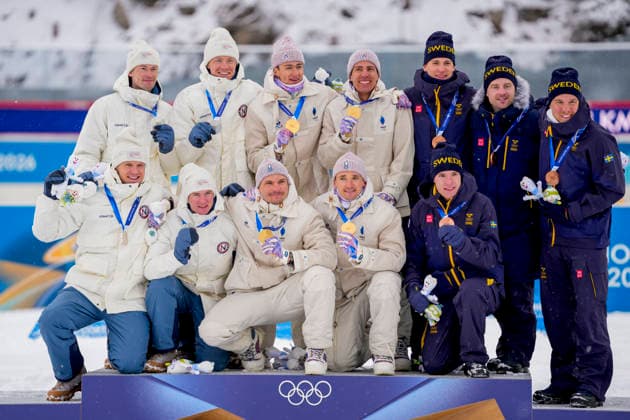 Winter Olympics in Milan Cortina 2026 Anterselva, Italy 20260217. Vetle Sjastad Christiansen, Sturla Holm Laegreid, Johan-Olav Botn, Martin Uldal from Norway, Eric Perrot, Quentin Fillon Maillet, Emilien Jacquelin and Fabien Claude from France, Sebastian Samuelsson, Martin Ponsiluoma, Jesper Nelin and Viktor Brandt from Sweden on the podium after the men s 4 x 7.5 km relay in biathlon during the Winter Olympics in Milan Cortina 2026. Photo: Heiko Junge NTB Anterselva Italy EDITORIAL USE ONLY. RESTRICTED USE FOR BETTING COMPANIES Ref:_SPOMqluRyASVfY.jpg *** Winter Olympics in Milan Cortina 2026 Anterselva, Italy 20260217 Vetle Sjastad Christiansen, Sturla Holm Laegreid, Johan Olav Botn, Martin Uldal from Norway, Eric Perrot, Quentin Fillon Maillet, Emilien Jacquelin and Fabien Claude from France, Sebastian Samuelsson, Martin Ponsiluoma, Jesper Nelin and Viktor Brandt from Sweden on the podium after the men s 4 x 7 5 km relay in biathlon during the Winter Olympics in Milan Cortina 2026 Photo Heiko Junge NTB Anterselva Italy EDITORIAL USE ONLY RESTRICTED USE FOR BETTING COMPANIES  Copyright: xHeikoxJungex xNTBx