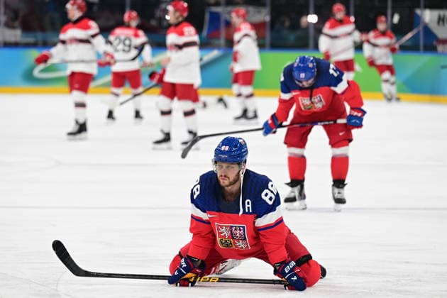 XXV Winter Olympic Games, Olympische Spiele, Olympia, OS in Milan, Italy, on February 17, 2026. Men s Ice hockey, Eishockey preliminary round playoffs, Czechia - Denmark. David Pastrnak from Czechia warms up before the game. (CTKxPhoto MichalxKamaryt) CTKPhotoP2026021705928  CTKPhotoP2026021705928