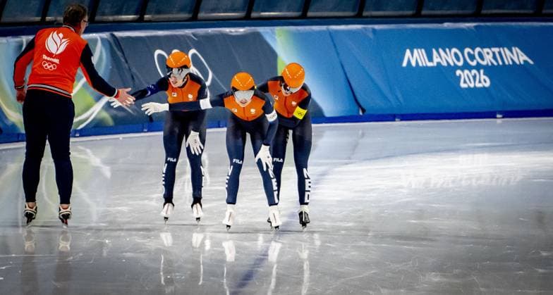 MILAN - Joy Beune, Antoinette Rijpma-de Jong, and Marijke Groenewoud. The Netherlands team pursuit semifinal in action at the Milan Ice Skating Area during the Milan Cortina 2026 Winter Olympics. ROBIN UTRECHT ANP netherlands out - belgium out xVIxxIVx 550985185 originalFilename: 550985185.jpg