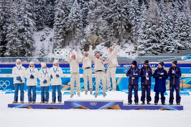 Winter Olympics in Milan Cortina 2026 Anterselva, Italy 20260217. Vetle Sjaastad Christiansen, Sturla Holm Laegreid, Johan-Olav Botn, Martin Uldal from Norway, Eric Perrot, Quentin Fillon Maillet, Emilien Jacquelin and Fabien Claude from France, Sebastian Samuelsson, Martin Ponsiluoma, Jesper Nelin and Viktor Brandt from Sweden on the podium after the men s 4 x 7.5 km relay in biathlon during the Winter Olympics in Milan Cortina 2026. Photo: Heiko Junge NTB Anterselva Italy EDITORIAL USE ONLY. RESTRICTED USE FOR BETTING COMPANIES Ref:_SPODIpb-nqLI-I.jpg *** Winter Olympics in Milan Cortina 2026 Anterselva, Italy 20260217 Vetle Sjaastad Christiansen, Sturla Holm Laegreid, Johan Olav Botn, Martin Uldal from Norway, Eric Perrot, Quentin Fillon Maillet, Emilien Jacquelin and Fabien Claude from France, Sebastian Samuelsson, Martin Ponsiluoma, Jesper Nelin and Viktor Brandt from Sweden on the podium after the men s 4 x 7 5 km relay in biathlon during the Winter Olympics in Milan Cortina 2026 Photo Heiko Junge NTB Anterselva Italy EDITORIAL USE ONLY RESTRICTED USE FOR BETTING COMPANIES  Copyright: xHeikoxJungex xNTBx
