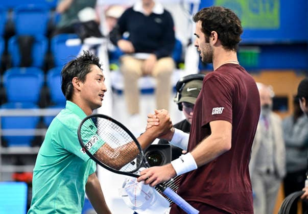 ATP, Tennis Herren QATAR EXXONMOBIL OPEN-ROUND OF 32 Karen Khachanov (R) of Russia shake hands with Shintaro Mochizuki of Japan after winning the Round of 32 at the ATP men s Qatar ExxonMobil Open 2026 tennis tournament at the Khalifa International Tennis Complex in Doha, Qatar, on February 17, 2026. DOHA Qatar Copyright: xNOUSHADx