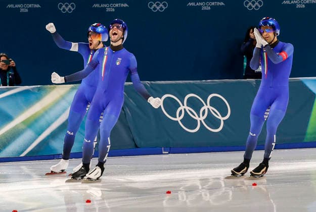 (L-R) Davide Ghiotto, Michele Malfatti and Andrea Giovannini of Team Italy react to winning gold during the Men s Speed skating, Eisschnelllauf Team Pursuit Finals at the Milano Speed Skating Stadium in Milan, Italy on Tuesday, February 17, 2026. Italy won gold, United States won silver and China won bronze.  OLY20260217934 AARONxJOSEFCZYK