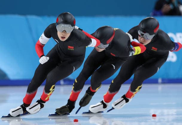 (260217) -- MILAN, Feb. 17, 2026 -- Liu Hanbin (front), Wu Yu (C) and Li Wenhao of China compete during the Speed skating, Eisschnelllauf men s team pursuit final B between China and the Netherlands at the Milan-Cortina 2026 Olympic Winter games, Winterspiele,Spiele, Summer games in Milan, Italy, Feb. 17, 2026. ) (MICO2026)ITALY-MILAN-OLYMPIC WINTER GAMES-SPEED SKATING-MEN S TEAM PURSUIT-FINALS DuxXiaoyi 