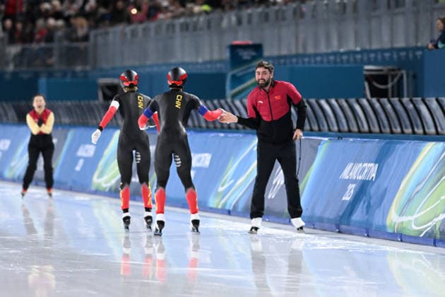 GIOCHI OLIMPICI - Olimpiadi Invernali Milano-Cortina 2026 - Speed skating, Eisschnelllauf Men s Team Pursuit - Final B Team People s Republic of China (CHN) coaches during Speed Skating Men s Team Pursuit - Final B, Olympic Winter games, Winterspiele,Spiele, Summer games Milano-Cortina 2026 in Milan, Italy, February 17 2026 Cortina D Ampezzo Italy  Copyright: xIPAxSport ABACAx