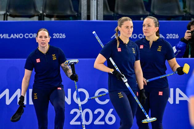 CORTINA, ITALY 20260217 Sara McManus, Anna Hasselborg, Agnes Knochenhauer and Sofia Scharback of team Hasselborg during the women s group stage match, round 9, between Sweden and Canada in the Olympic curling in Cortina. *** The image is included in the SPORTS PACKAGE. For others PAYMENT IMAGE *** CORTINA ITALY x10030x *** CORTINA, ITALY 20260217 Sara McManus, Anna Hasselborg, Agnes Knochenhauer and Sofia Scharback of team Hasselborg during the women s group stage match, round 9, between Sweden and Canada in the Olympic curling in Cortina The image is included in the SPORTS PACKAGE For others PAYMENT IMAGE CORTINA ITALY x10030x  Copyright: xJonasxEkströmer TTx 2026 OLYMPICS WOMEN S CURLING SWEDEN-CANADA