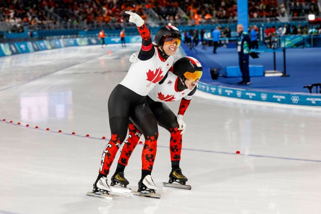 Valerie Maltais and Ivanie Blondin of Team Canada celebrate winning gold during the Women s Speed skating, Eisschnelllauf Team Pursuit Finals at the Milano Speed Skating Stadium in Milan, Italy on Tuesday, February 17, 2026. Canada won gold, Netherlands won silver and Japan won bronze.  OLY20260217957 AARONxJOSEFCZYK