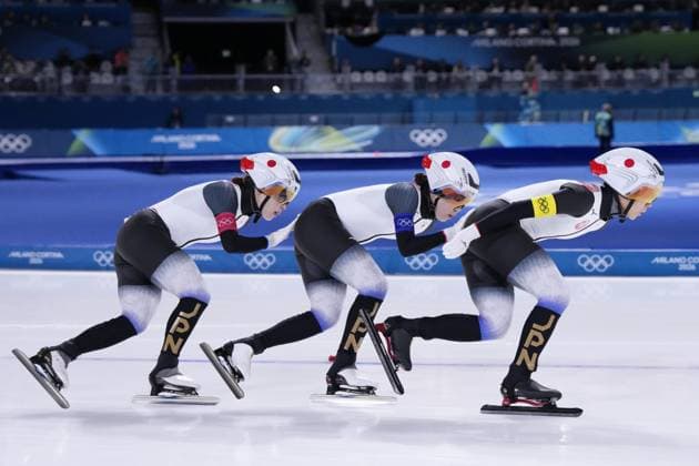 Milan Cortina Olympics: Speed skating, Eisschnelllauf Japanese speed skaters (from R) Miho Takagi, Hana Noake and Ayano Sato compete in the women s team pursuit bronze medal match against the United States at the Milan Cortina Olympics on Feb. 17, 2026, at Milan Speed Skating Stadium.  A14AA0005296954P