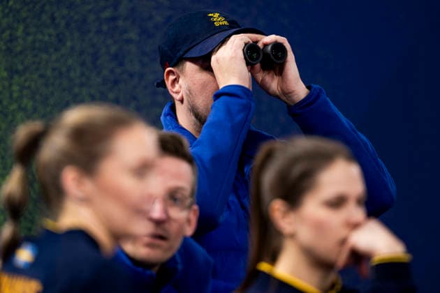 260217 Team Captain Fredrik Lindberg with binoculars in a women s round robin curling match between Sweden and Canada during day 11 of the 2026 Winter Olympics on February 17, 2026 in Cortina. Photo: Jon Olav Nesvold BILDBYRAN COP 217 JE0123 curling Olympic Games, Olympische Spiele, Olympia, OS olympics winter olympics os ol olympiska spel vinter-os olympiske leker milano cortina 2026 milan cortina 2026 milano cortina 2026 olympic games milano cortina 2026 winter olympic games milano cortina-os milano cortina-ol vinter-ol 11 bbeng kanada sverige dam *** 260217 Team Captain Fredrik Lindberg with binoculars in a women s round robin curling match between Sweden and Canada during day 11 of the 2026 Winter Olympics on February 17, 2026 in Cortina Photo Jon Olav Nesvold BILDBYRAN COP 217 JE0123 curling olympic games olympics winter olympics os ol olympiska spel vinter os olympiske leker milano cortina 2026 milan cortina 2026 milano cortina 2026 olympic games milano cortina 2026 winter olympic games milano cortina os milano cortina ol vinter ol 11 bbeng kanada sverige dam  Copyright: JONxOLAVxNESVOLD BB260217JE033