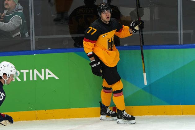 Milano Cortina, 2026 , Winter Olympic Games, Olympische Spiele, Olympia, OS Olympische Winter-Olympische spiele 2026 , Icehockey, Eishockey Männer, Qualification Play-Off Ice hockey, Eishockey Arena Santagiulia Milano Deutschland, Germany vs Frankreich France John Peterka Deutschland, Germany, GER , jubelt Photocopyright Gladys Chai von der Laage *** Milano Cortina, 2026 , Winter Olympic Games, Winter Olympic Games 2026 , Ice Hockey, Ice Hockey Men, Qualification Play Off Ice Hockey Arena Santagiulia Milano Germany, Germany vs France France John Peterka Germany, Germany, GER , cheers Photocopyright Gladys Chai von der Laage