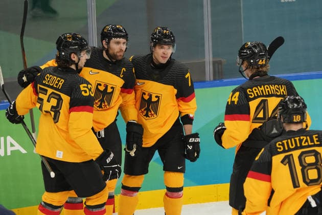 Milano Cortina, 2026 , Winter Olympic Games, Olympische Spiele, Olympia, OS Olympische Winter-Olympische spiele 2026 , Icehockey, Eishockey Männer, Qualification Play-Off Ice hockey, Eishockey Arena Santagiulia Milano Deutschland, Germany vs Frankreich France Moritz Seidel, Leon Draisaitl , John Peterka, Joshua Samanski, Deutschland, Germany, GER Photocopyright Gladys Chai von der Laage *** Milano Cortina, 2026 , Winter Olympic Games, Olympic Winter Olympic Games 2026 , Ice Hockey, Ice Hockey Men, Qualification Play Off Ice Hockey Arena Santagiulia Milano Germany, Germany vs France Moritz Seidel, Leon Draisaitl , John Peterka, Joshua Samanski, Germany, Germany, GER Photocopyright Gladys Chai von der Laage