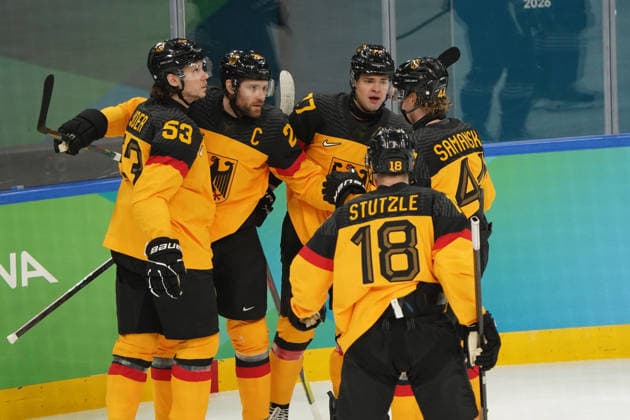 Milano Cortina, 2026 , Winter Olympic Games, Olympische Spiele, Olympia, OS Olympische Winter-Olympische spiele 2026 , Icehockey, Eishockey Männer, Qualification Play-Off Ice hockey, Eishockey Arena Santagiulia Milano Deutschland, Germany vs Frankreich France Moritz Seider, Leon Draisaitl , John Peterka, Joshua Samanski, Tim Stutzle Deutschland, Germany, GER Photocopyright Gladys Chai von der Laage *** Milano Cortina, 2026 , Winter Olympic Games, Olympic Winter Olympic Games 2026 , Ice Hockey, Ice Hockey Men, Qualification Play Off Ice Hockey Arena Santagiulia Milano Germany, Germany vs France Moritz Seider, Leon Draisaitl , John Peterka, Joshua Samanski, Tim Stutzle Germany, Germany, GER Photocopyright Gladys Chai von der Laage