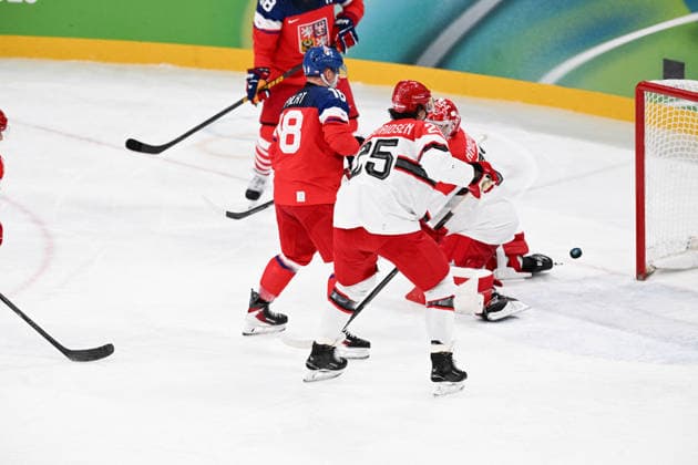 Winter Olympics - Ice hockey, Eishockey Men Czechia vs Denmark - Qualification Play-off Ondrej Palat (18) of Czechia and Oliver Lauridsen (25) of Denmark during Ice Hockey Men Czechia vs Denmark - Qualification Play-off on day eleven of the Milano Cortina 2026 Winter Olympic Games, Olympische Spiele, Olympia, OS on February 17, 2026 in Milan, Italy. Photo by JMP ABACAPRESS.COM Milan Italy  Copyright: xJMP ABACAx