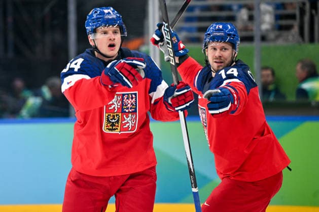 17 02 2026, Milano, Santa Giulia Ice hockey, Eishockey Arena, Winter Olympics: Czechia - Denmark (Ice Hockey), David Kampf of Czechia (L) celebrate his goal with Filip Chlapik of Czechia Milano Santa Giulia Ice Hockey Arena Lombardy Italy *** 17 02 2026, Milano, Santa Giulia Ice Hockey Arena, Winter Olympics Czechia Denmark Ice Hockey , David Kampf of Czechia L celebrate his goal with Filip Chlapik of Czechia Milano Santa Giulia Ice Hockey Arena Lombardy Italy Copyright: xJustPictures.ch AndreaxBrancax jp-en-AnBr-AB-AAB_191917022026