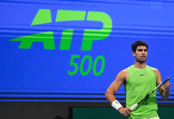 Qatar TotalEnergies Open 2026 - Day Two DOHA, QATAR FEBRUARY 17: Carlos Alcaraz of Spain competes against Arthur Rinderknech of France during a Round One singles match at the Qatar ExxonMobil Open at the Khalifa International Tennis and Squash Complex on February 17, 2026 in Doha, Qatar. Doha Qatar  Copyright: xArturxWidakx originalFilename:widak-qatarexx260217_npln8.jpg