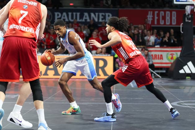 William Christmas Skyliners Frankfurt, 08 with Nicolas Kodjoe FC Bayern Basketball, 35 , GER, FC Bayern Basketball vs Skyliners Frankfurt, Basketball, easycredit Basketball Bundesliga, 21 Matchday, Season 2025 2026, 17 02 2026, GER, FC Bayern Basketball vs Skyliners Frankfurt, Basketball, easycredit Basketball Bundesliga, 21 Matchday, Season 2025 2026, 17 02 2026 Munich Copyright: xEibner-Pressefoto JennixMaulx EP_JML
