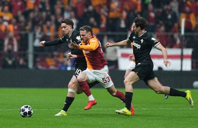 Galatasaray v Juventus - UEFA Champions League ISTANBUL, TURKIYE - FEBRUARY 17: Kenan Yildiz of Juventus competes with Baris Alper Yilmaz of Galatasaray during the UEFA Champions League round of 16 play-off first-leg match between Juventus and Galatasaray at RAMS Park stadium in Istanbul, Turkiye on February 17, 2026. Adem Kutucu Anadolu Istanbul Turkey. Editorial use only. Please get in touch for any other usage.  Copyright: x2026xAnadoluxAdemxKutucux