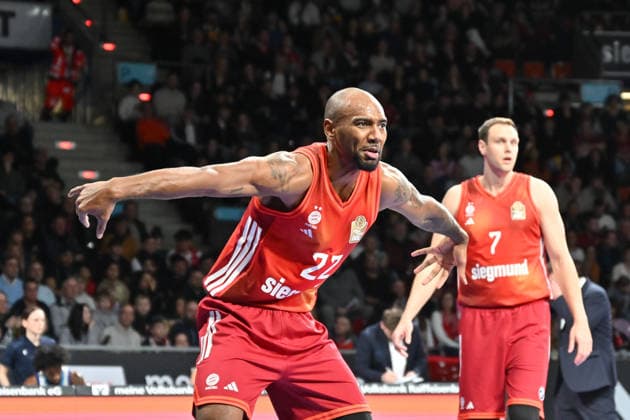 easyCredit BBL FC Bayern München Skyliners Frankfurt, 17 02 2026 MUNICH, GERMANY 17 FEBRUARY in the picture Isihah MIKE FC Bayern Basketball 22 , who disagrees with a decision of the referee Sauer Böse during the match between FC Bayern München and Skyliners Frankfurt on matchday 21 of the easyCredit BBL at BMW Park Copyright: xBEAUTIFULxSPORTS Goldbergx