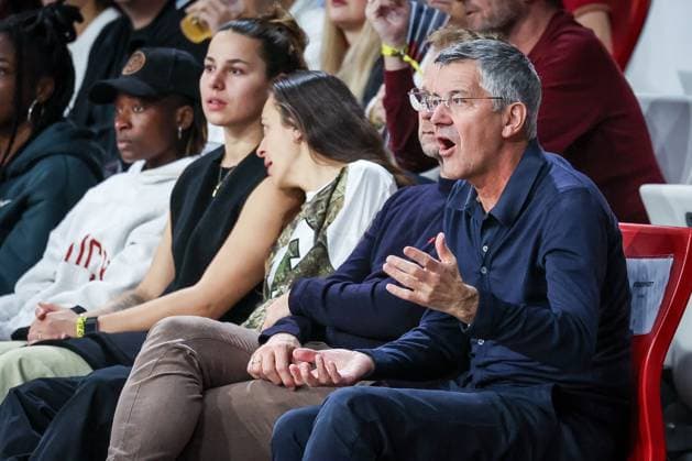 Praesident Herbert Hainer (FC Bayern Muenchen) fiebert an der Seite mit, Emotion, Gestik, links Bayern-Spielerin Lena Oberdorf, FC Bayern Muenchen Basketball vs. Skyliners Frankfurt, easycredit-BBL, BBL, Basketball, Maenner, Saison 2025 2025, Regulaere Saison, 21. Spieltag, 17.02.2026 Muenchen Bayern Deutschland Copyright: xkolbert-press MartinxAgüerax
