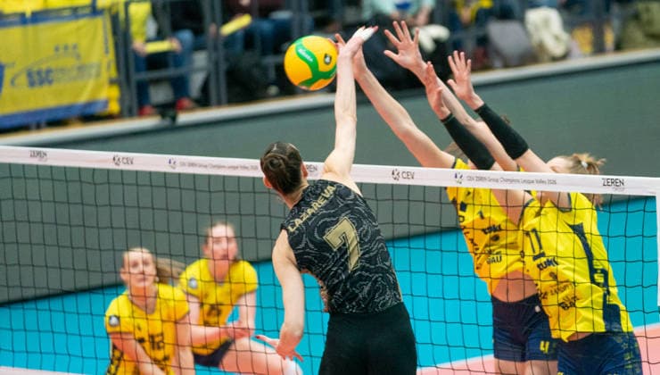 17 2 2026, Volleyball, Women, CEV Zeren Champions League Volley 2025 26, Playoff, First leg, SSC Palmberg Schwerin Ankara Zeren Spor Kulübü Anne Hölzig SSC Palmberg Schwerin, right and Marije ten Brinke SSC Palmberg Schwerin, 2 v right against Anna Lazareva Ankara Zeren Spor Kulübü, 3 v right Schwerin Palmberg Arena Mecklenburg Vorpommern Germany