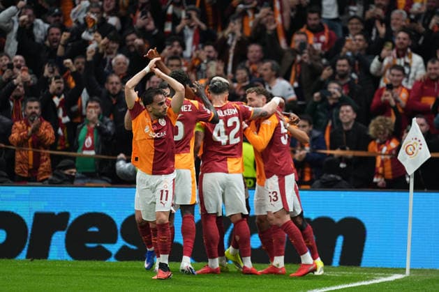 Galatasaray v Juventus - UEFA Champions League ISTANBUL, TURKIYE - FEBRUARY 17: Gabriel Sara (8) of Galatasaray celebrates with his teammates after scoring a goal during the UEFA Champions League round of 16 play-off first-leg match between Juventus and Galatasaray at RAMS Park stadium in Istanbul, Turkiye on February 17, 2026. Adem Kutucu Anadolu Istanbul Turkey. Editorial use only. Please get in touch for any other usage.  Copyright: x2026xAnadoluxAdemxKutucux