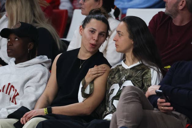 Lena Oberdorf FC Bayern Muenchen, 08 with Natalia Padilla Bidas FC Bayern Muenchen, 23 , GER, FC Bayern Basketball vs Skyliners Frankfurt, Basketball, easycredit Basketball Bundesliga, 21 Matchday, Season 2025 2026, 17 02 2026, GER, FC Bayern Basketball vs Skyliners Frankfurt, Basketball, easycredit Basketball Bundesliga, 21 Matchday, Season 2025 2026, 17 02 2026 Muenchen Copyright: xEibner-Pressefoto JennixMaulx EP_JML