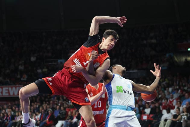 Vladimir Lucic FC Bayern Basketball, 11 with William Christmas Skyliners Frankfurt, 08 , GER, FC Bayern Basketball vs Skyliners Frankfurt, Basketball, easycredit Basketball Bundesliga, 21 Matchday, Season 2025 2026, 17 02 2026, GER, FC Bayern Basketball vs Skyliners Frankfurt, Basketball, easycredit Basketball Bundesliga, 21 Matchday, Season 2025 2026, 17 02 2026 Munich Copyright: xEibner-Pressefoto JennixMaulx EP_JML