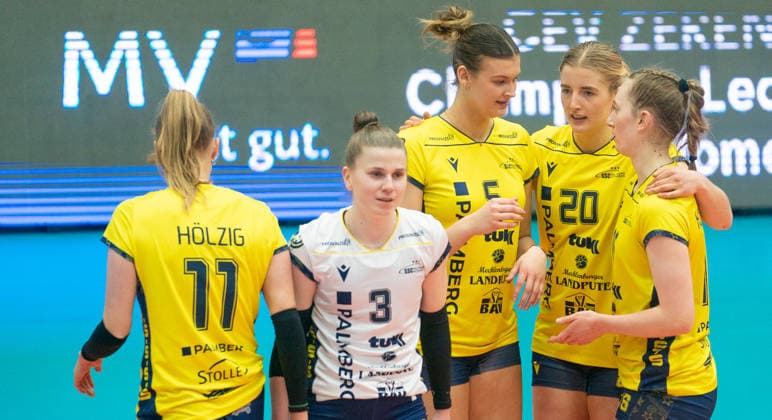 17 2 2026, Volleyball, Women, CEV Zeren Champions League Volley 2025 26, Playoff, First leg, SSC Palmberg Schwerin Ankara Zeren Spor Kulübü The players of SSC Palmberg Schwerin are disappointed Schwerin Palmberg Arena Mecklenburg-Vorpommern Germany