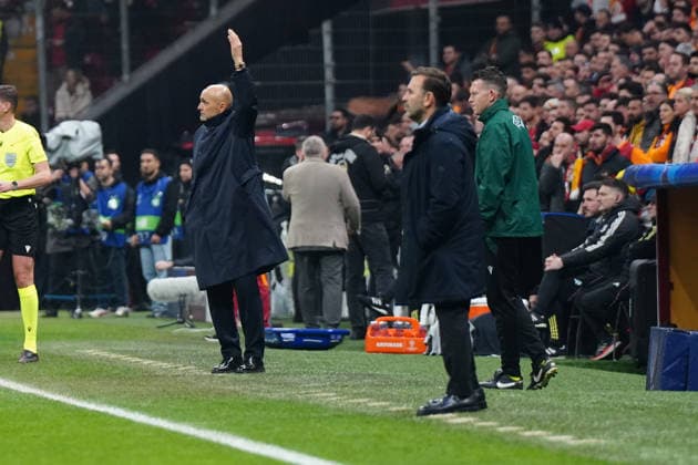 ISTANBUL, TURKEY - FEBRUARY 17: Coach Okan Buruk of Galatasaray and Coach Luciano Spalletti (L) of Juventus during the UEFA Champions League 2025 26 League Knockout Play-off First Leg match between Galatasaray A.S. and Juventus at Ali Sami Yen Spor Kompleksi on February 17, 2026 in Istanbul, Turkey. Istanbul Turkey Copyright: xSeskimphotox GSaray-Juve-170226 (44)