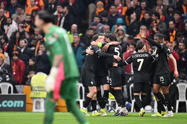 Galatasaray v Juventus - UEFA Champions League ISTANBUL, TURKIYE - FEBRUARY 17: Teun Koopmeiners (8) of Juventus celebrates with his teammates after a goal during UEFA Champions League last 16 playoff round first leg football match between Galatasaray and Juventus at RAMS Park in Istanbul, Turkiye on February 17, 2026. Isa Terli Anadolu Istanbul Turkey. Editorial use only. Please get in touch for any other usage.  Copyright: x2026xAnadoluxIsaxTerlix
