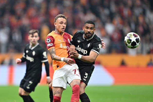 Galatasaray v Juventus - UEFA Champions League ISTANBUL, TURKIYE - FEBRUARY 17: Noa Lang (77) of Galatasaray in action against Bremer Nascimento (3) of Juventus during UEFA Champions League last 16 playoff round first leg football match between Galatasaray and Juventus at RAMS Park in Istanbul, Turkiye on February 17, 2026. Isa Terli Anadolu Istanbul Turkey. Editorial use only. Please get in touch for any other usage.  Copyright: x2026xAnadoluxIsaxTerlix