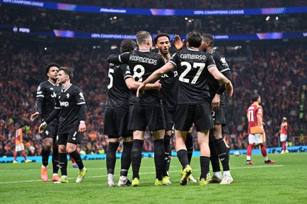 Galatasaray v Juventus - UEFA Champions League ISTANBUL, TURKIYE - FEBRUARY 17: Teun Koopmeiners (8) of Juventus celebrates with his teammates after a goal during UEFA Champions League last 16 playoff round first leg football match between Galatasaray and Juventus at RAMS Park in Istanbul, Turkiye on February 17, 2026. Elif Ozturk Anadolu Istanbul Turkey. Editorial use only. Please get in touch for any other usage.  Copyright: x2026xAnadoluxElifxOzturkx
