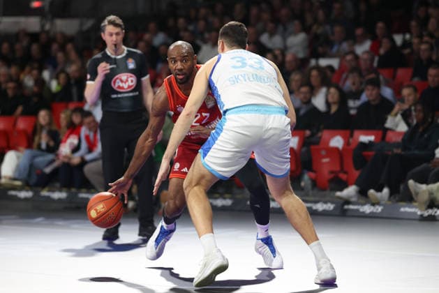 Isiaha Mike FC Bayern Basketball, 22 with Ryan Hawkins Skyliners Frankfurt, 33 , GER, FC Bayern Basketball vs Skyliners Frankfurt, Basketball, easycredit Basketball Bundesliga, 21 Matchday, Season 2025 2026, 17 02 2026, GER, FC Bayern Basketball vs Skyliners Frankfurt, Basketball, easycredit Basketball Bundesliga, 21 Matchday, Season 2025 2026, 17 02 2026 Muenchen Copyright: xEibner-Pressefoto JennixMaulx EP_JML